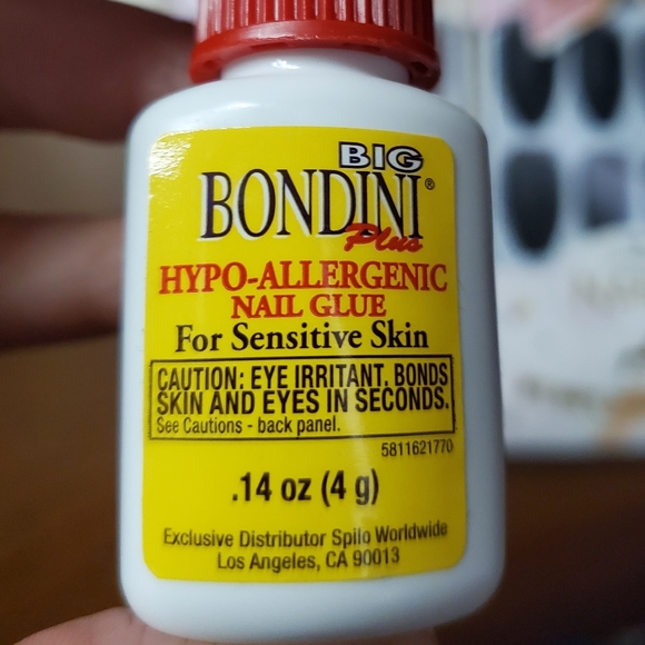 2 beautiful Fake Press on nails with Nail Glue - Picture 2 of 2